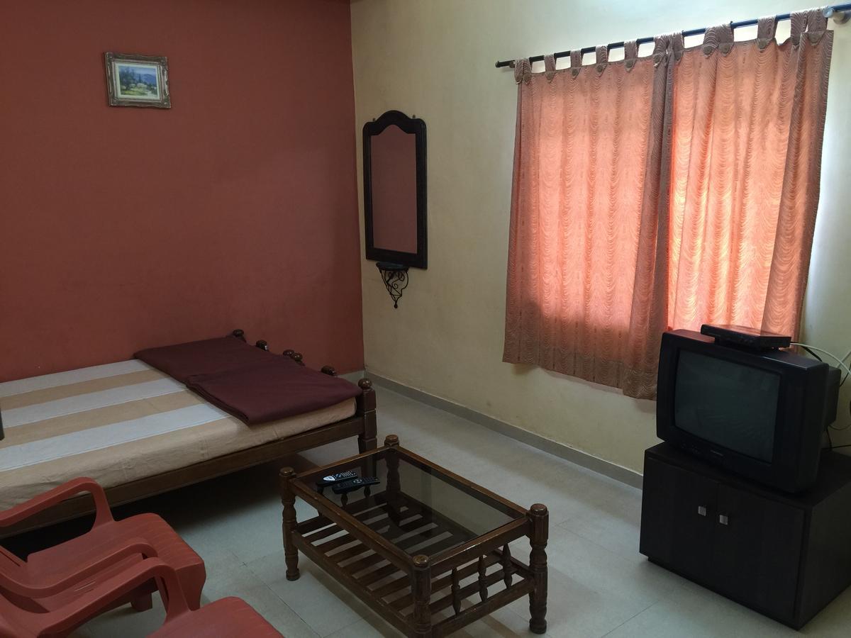 Mtdc Approved Mohiniraj Guest House Насик Экстерьер фото